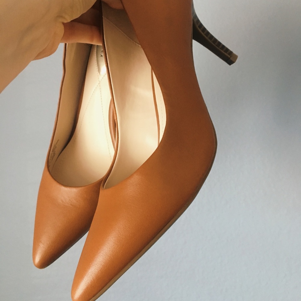 ALFANI never worn vintage brown leather heels.